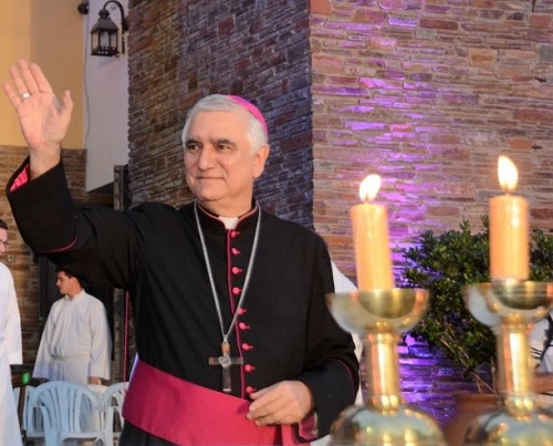 Lozano mano levantada