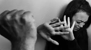 puño mujer golpeada