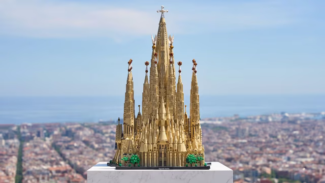 Lego lanza una réplica gigante de la Sagrada Familia con más de 12.000 piezas