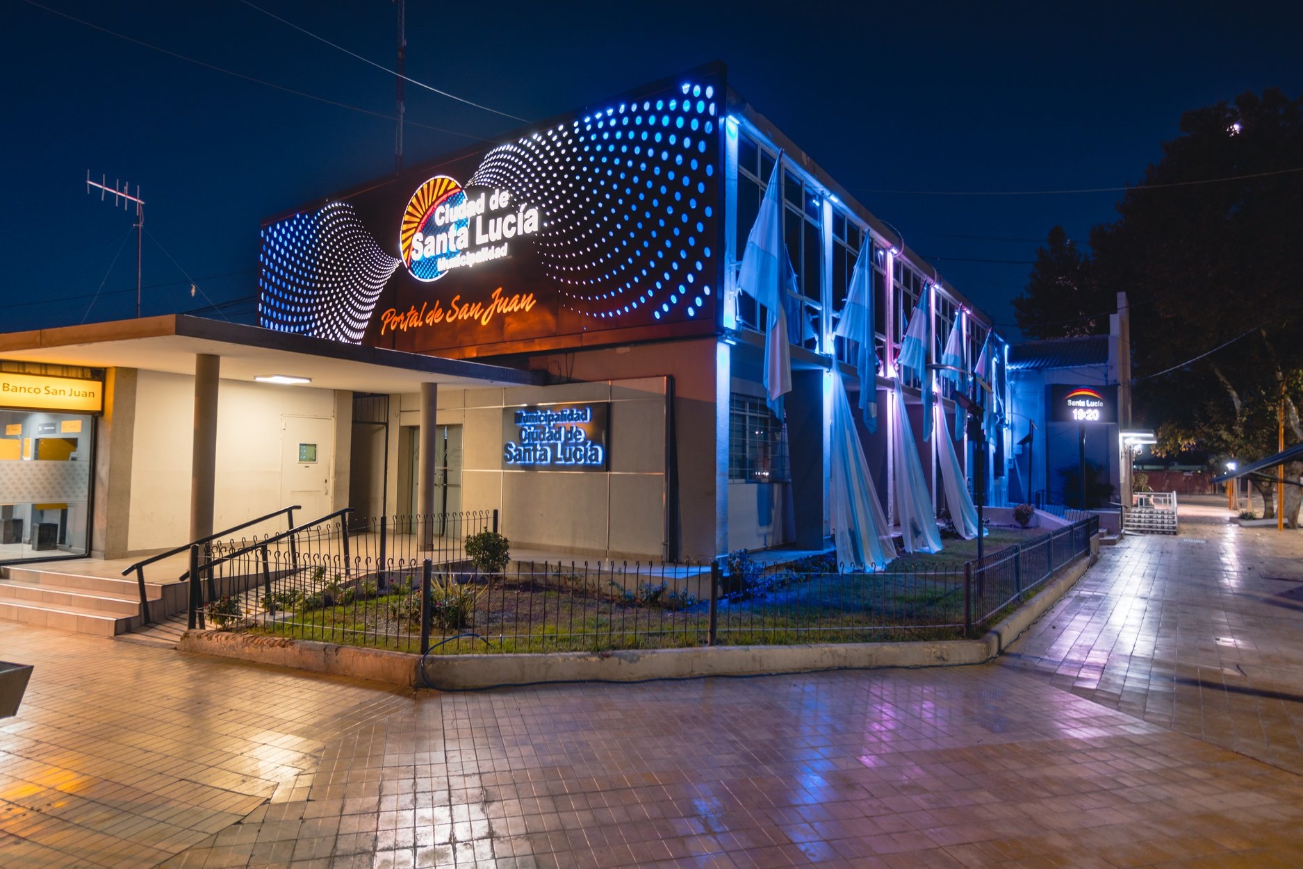 Santa Lucia celeste y blanca