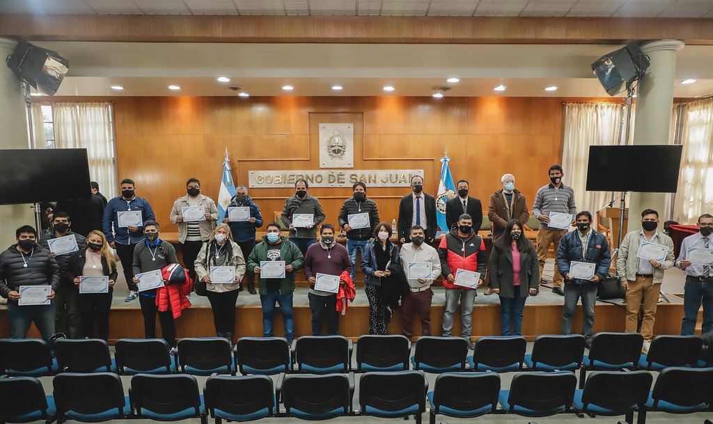 egresados uñac