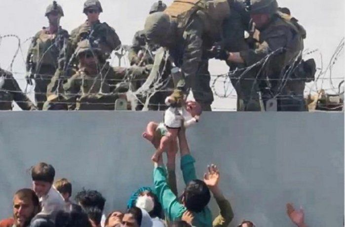 BEBE ETREGADO A MILITARES