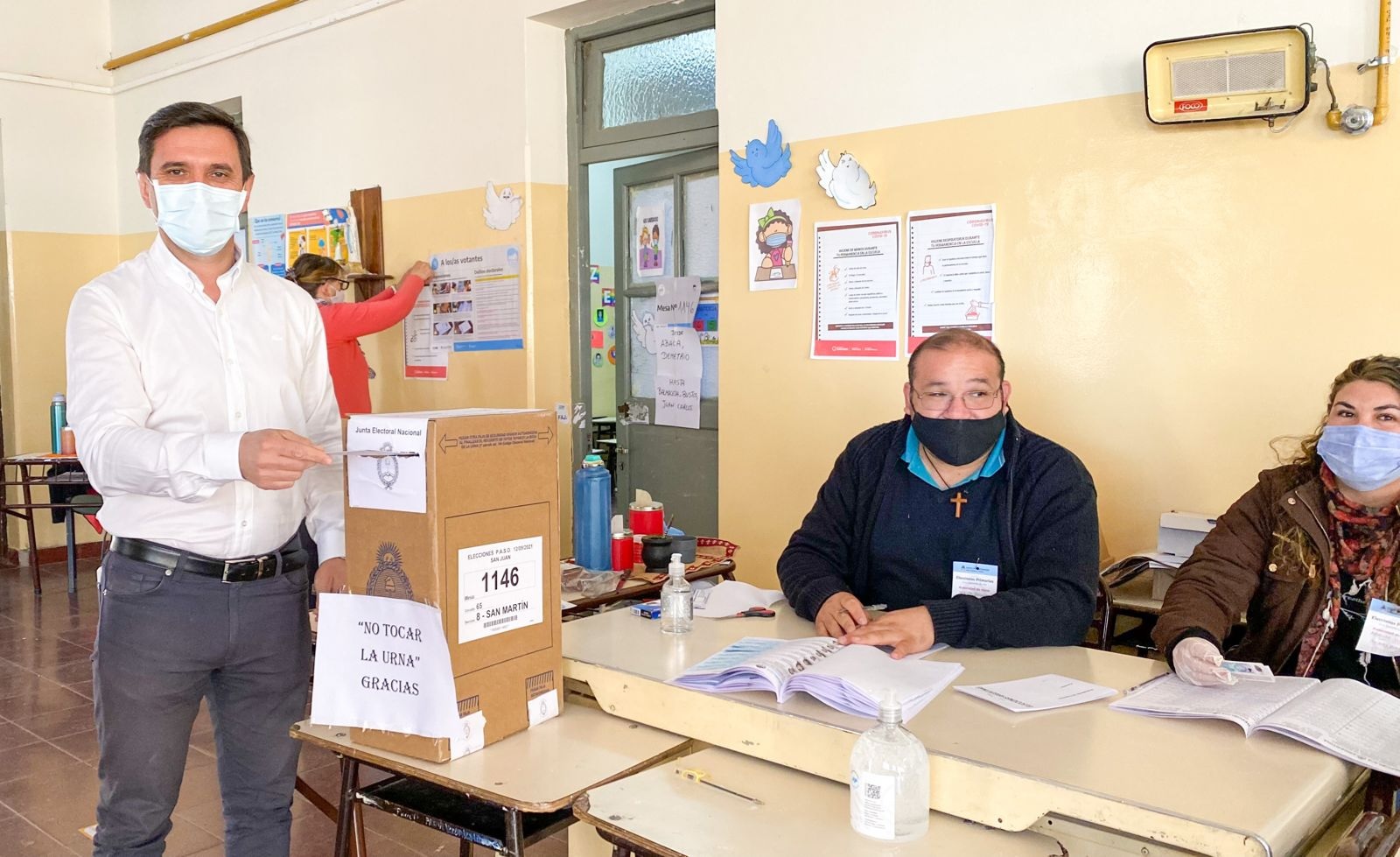 Andino votando