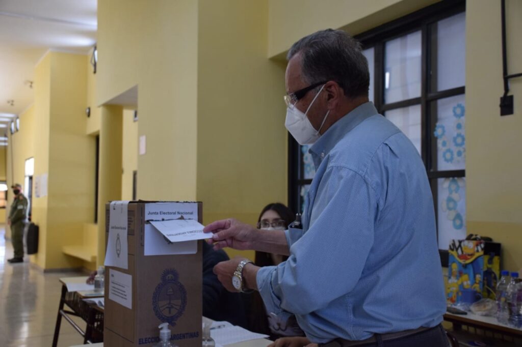 Sanchez votando
