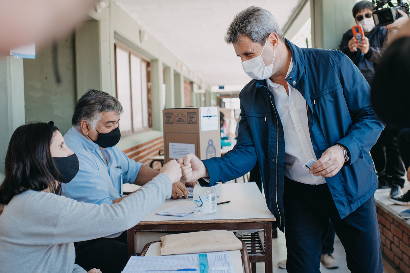 Unac-votando-saludo