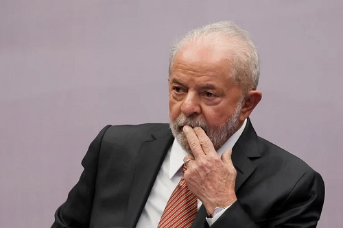 Lula pensativo