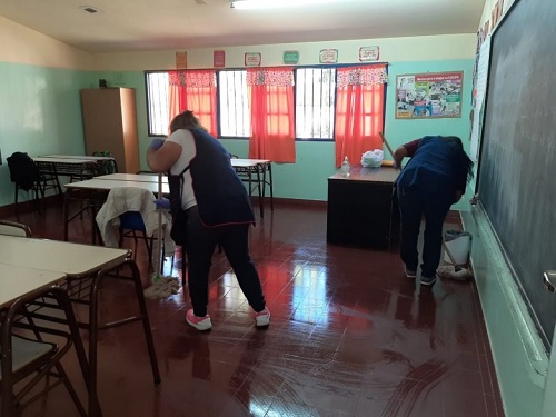 porteras limpiando