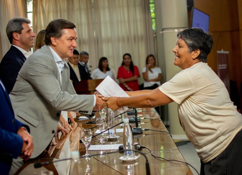 Hensel mujer