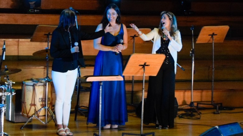 mujeres cantantes