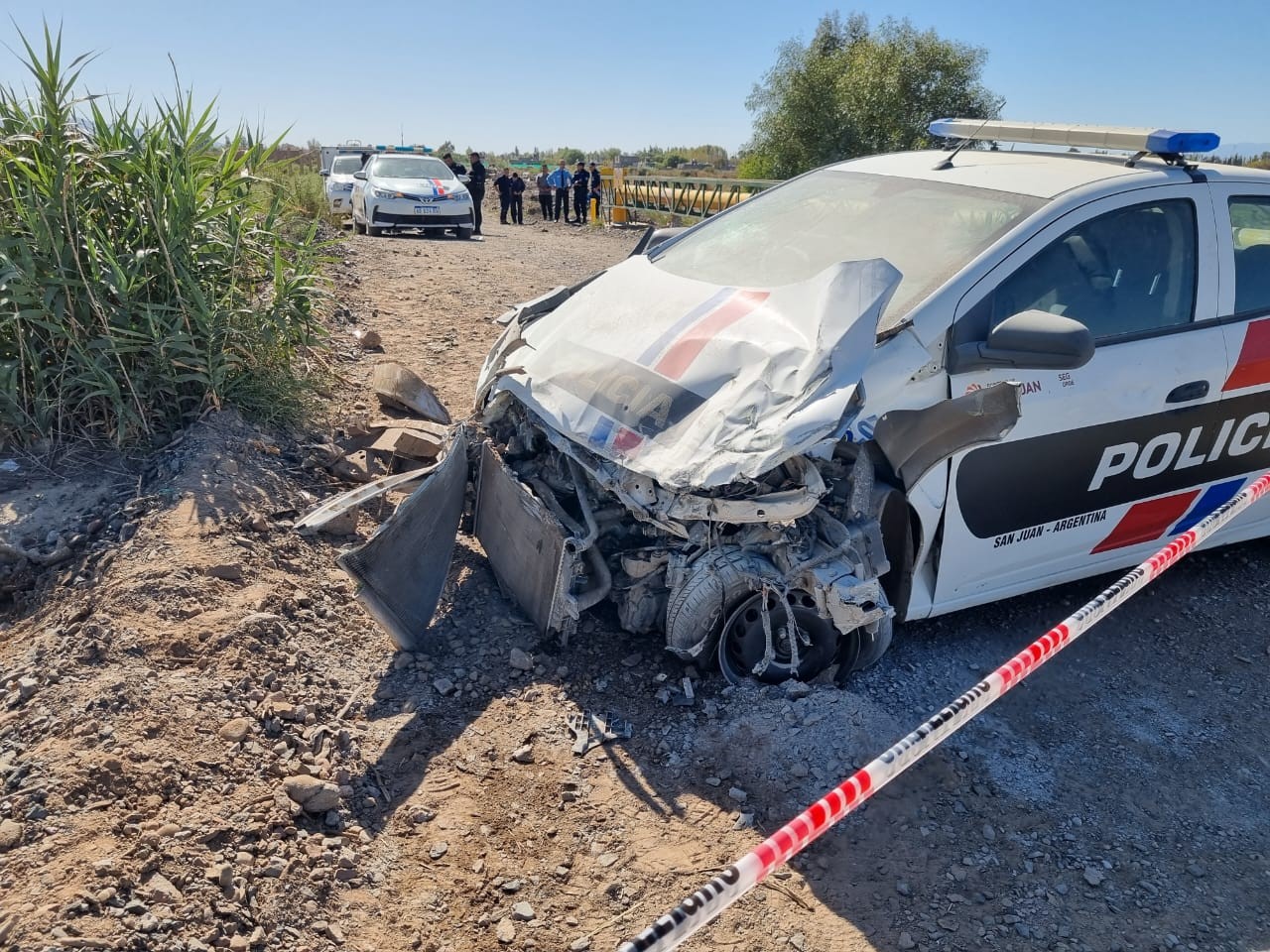 auto policial roto