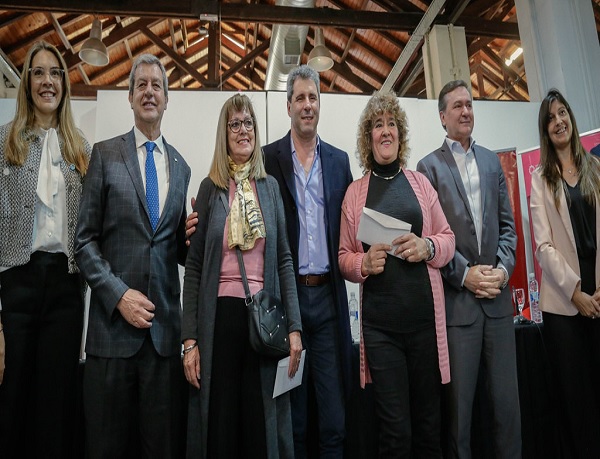 Uñac entrega jubilaciones