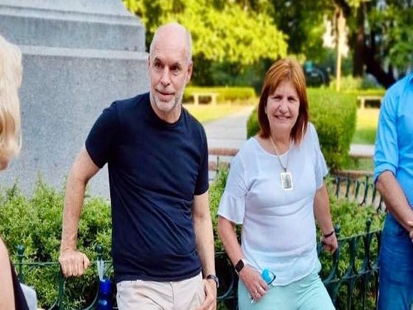 Larreta Bullrich sonriendo