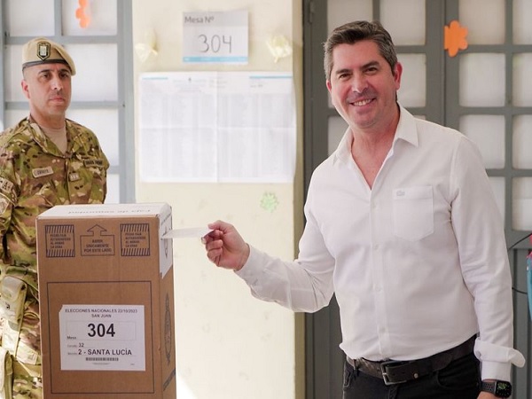 Orrego votando elecciones octubre 2023