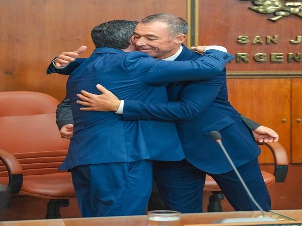 Martin Orrego abrazo dos