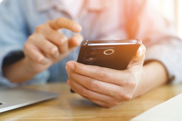 celular mano