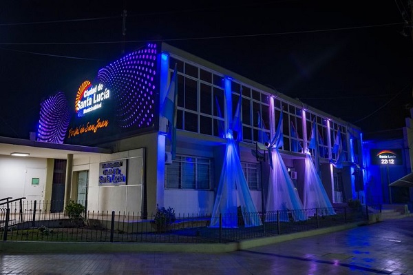 municipalidad de Santa Lucia celeste y blanca