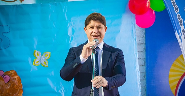 Orrego int sonriendo