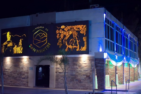 municipio de san martin fachada noche