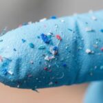 El CONICET desarrolla el primer filtro doméstico nacional para eliminar microplásticos del agua