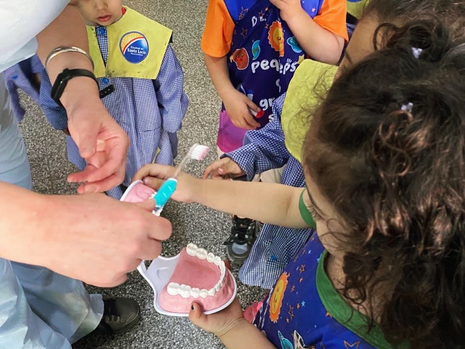 niños cepillo