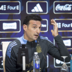 Mundial 2026: Scaloni confirmó que el Dibu Martínez y Julián Álvarez están “disponibles” para el debut ante Argelia