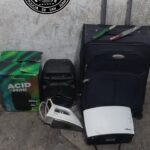 Capital: detuvieron a una pareja con armas caseras mientras robaban en un casa
